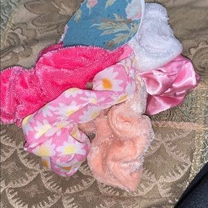 5 assorted scrunchies